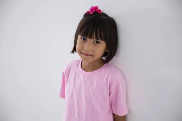 Mooi klein meisje glimlachen — Stockfoto