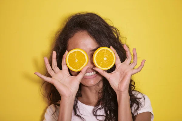 Expressive asian woman with slices of fresh lemon — Stock Photo, Image