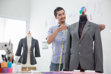 Moda Tasarımcısı yapmak bir takım elbise