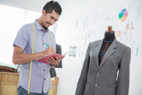 модельер пишет заметку
