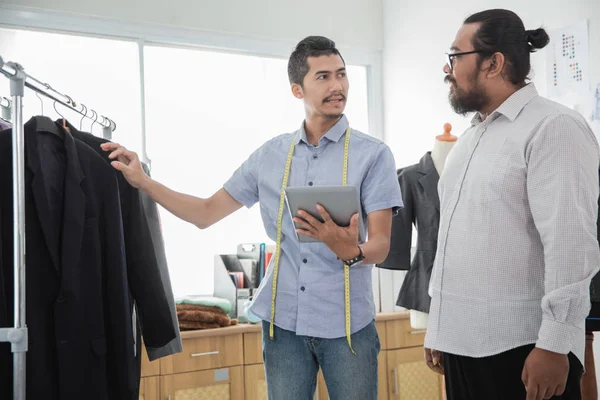 Tablet PC'yi kullanma iki ortağı Tasarımcısı