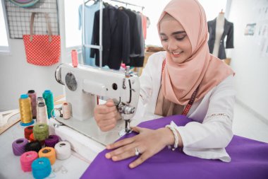 Moda Tasarımcısı yapmak bir takım elbise