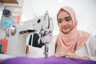 Moda Tasarımcısı yapmak bir takım elbise