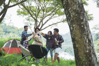 Dostluk mekân hedef seyahat. Cam alkış