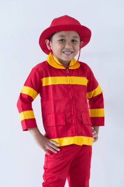 Bir çocuk gibi davran bir itfaiyeci