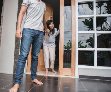 bağımsız değişkeni çift. adam onu bırakmak deneyin