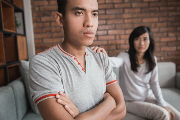 Evde Tartışan Çift