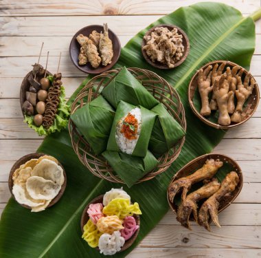 nasi angkringan veya nasi kucing. endonezya geleneksel