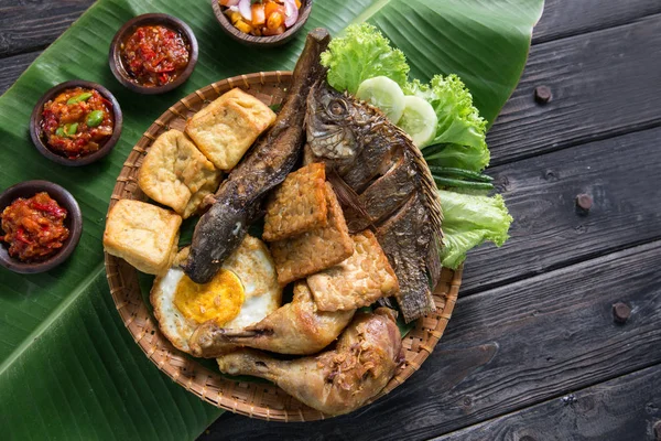 전통적인 인도네시아 요리 음식 — 스톡 사진