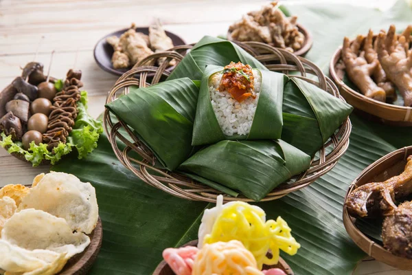 Nasi angkringan atau nasi kucing. tradisi indonesia — Stok Foto