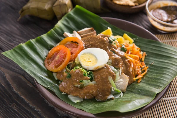 Gado gado, słynnych indonezyjski tradtional danie — Zdjęcie stockowe