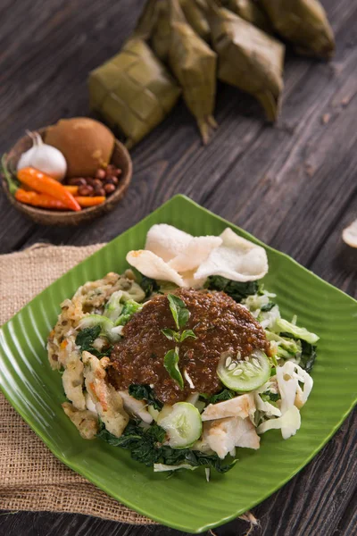 Lotek Warzyw Sosem Orzechowym Indonezyjski Pyszne Kulinaria — Zdjęcie stockowe
