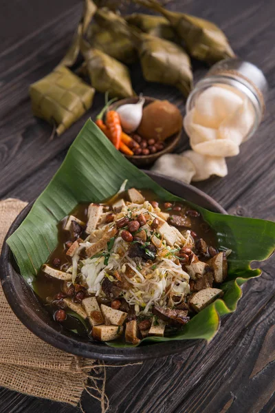 Смачна традиційна їжа. купат таху з Індонезії — стокове фото
