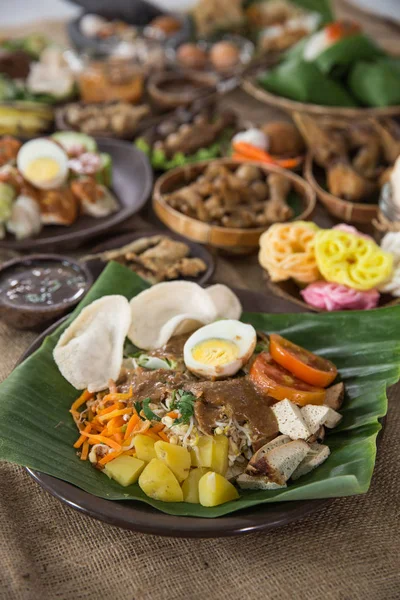 Tradiční indonéské kulinářské jídlo — Stock fotografie