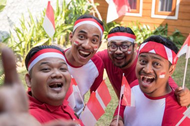 Selfie Bağımsızlık Günü'nde alan Asya insanlar