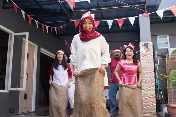 Karung ras selama indonesia hari kemerdekaan — Stok Foto