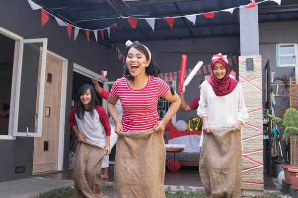 Sack race under Indonesien självständighetsdagen — Stockfoto