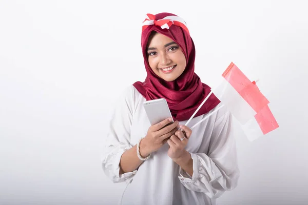印度尼西亚独立日庆祝妇女与电话 — 图库照片
