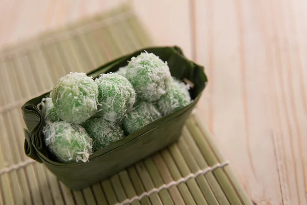 Indonésia culinária tradicional. klepon — Fotografia de Stock