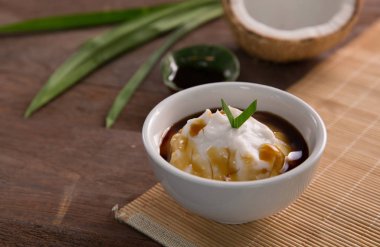 Hindistan cevizi sütü haşlanmış pirinç unu. bubur sumsum
