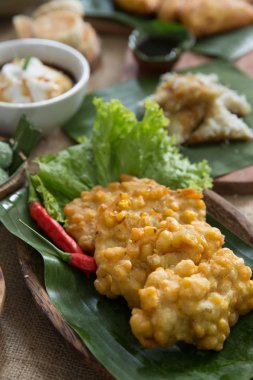 endonezya geleneksel bergedel veya bakwan jagung