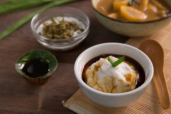 Bubur sumsum. culinaria tradicional indonesia —  Fotos de Stock