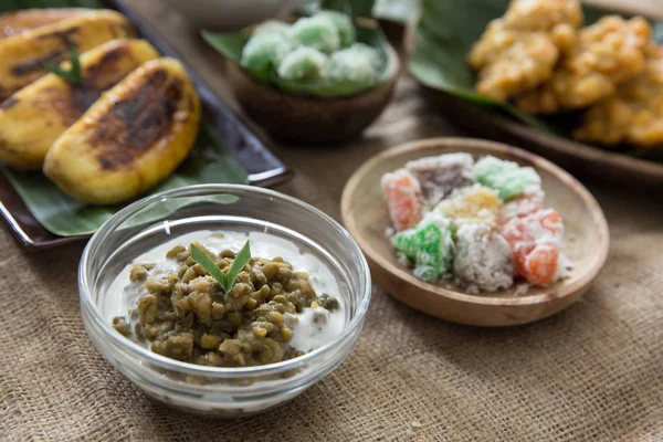 Zachwycający tradycyjny indonezyjski kulinarne — Zdjęcie stockowe