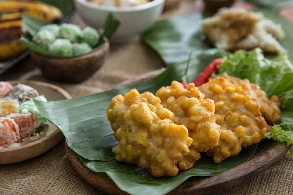 Indonesia bergedel tradisional atau bakwan jagung — Stok Foto