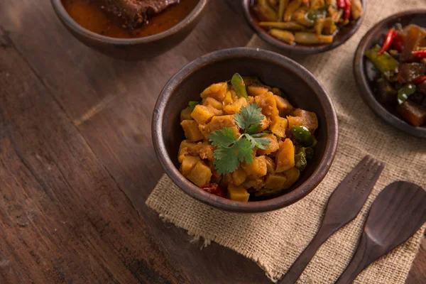 Sambal goreng kentang. gebratene Kartoffelchili — Stockfoto