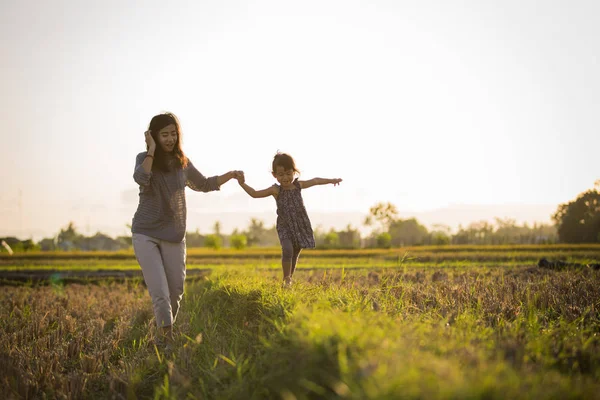 Esplorare il mondo bello con amore uno — Foto Stock