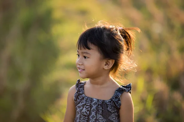 Joven asiática chica retrato —  Fotos de Stock