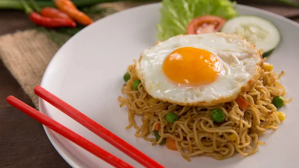 Mie goreng oder gebratene Nudeln — Stockfoto