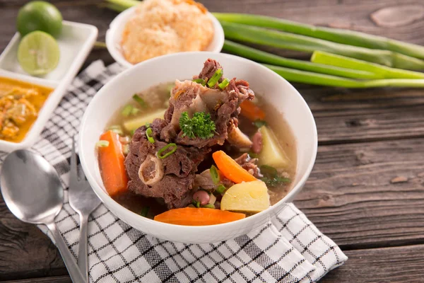 SOP buntut of ossenstaart soep — Stockfoto