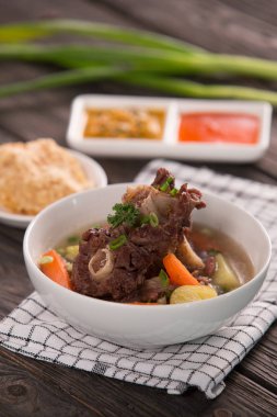 Buntut veya öküz kuyruğu çorbası sop