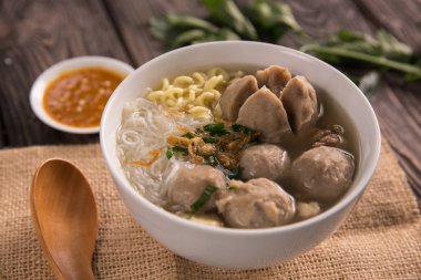 bakso. endonezya köfte