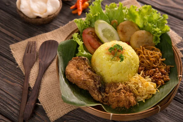 Nasz kuning. ryż żółty indonezyjski — Zdjęcie stockowe