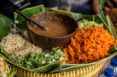 fıstık soslu sayur pekel