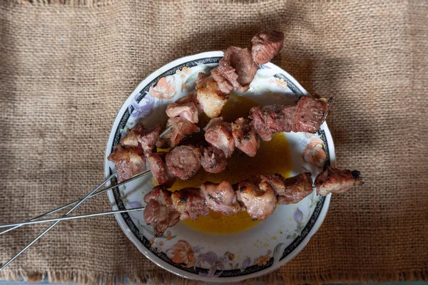 Prato satay de cabra ou carneiro sate klatak — Fotografia de Stock