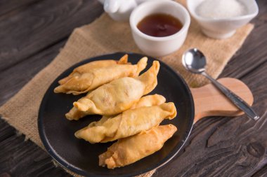 Pisang molen. Kızarmış muzlu sarma