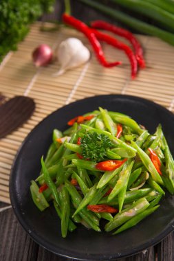 oseng buncis. kızartma fasulyesi karıştırın
