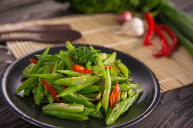 oseng buncis. kızartma fasulyesi karıştırın