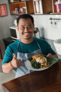 man carrying nasi padang
