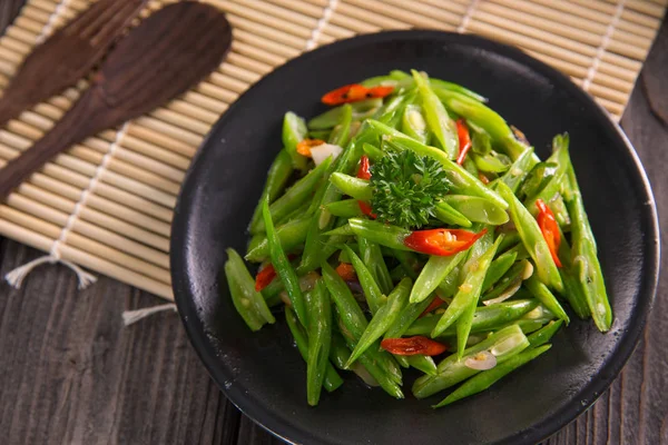 oseng buncis. kızartma fasulyesi karıştırın