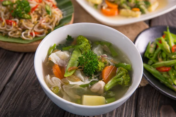 sayur sop veya sebze çorbası