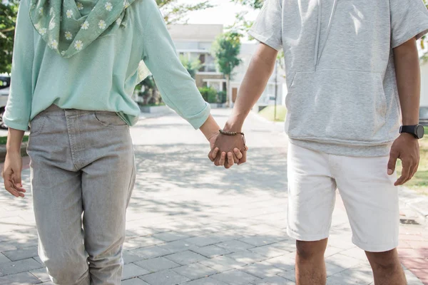 Händer som håller ihop — Stockfoto