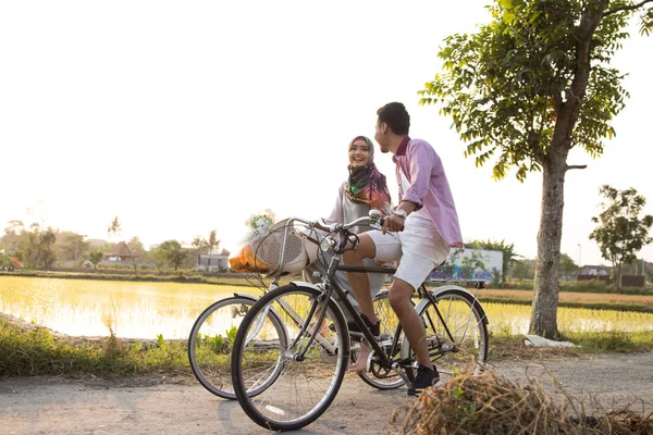 Muslim couple riding a bike — Stock Photo, Image