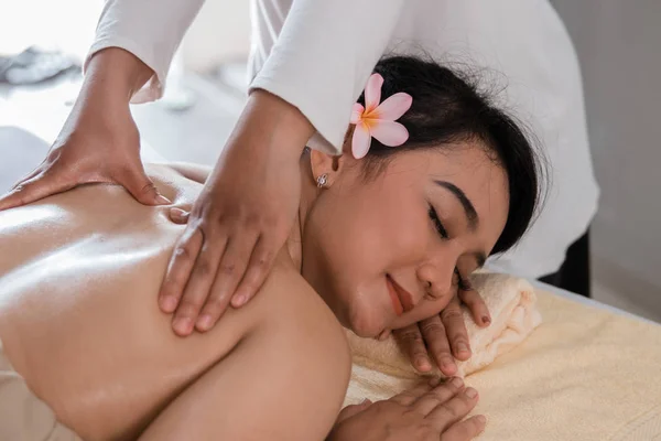 Asian young girl having massage — Stock Photo, Image