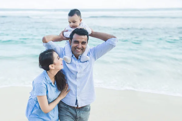 Beautiful family with little son having fun together while vacat — Stock Photo, Image