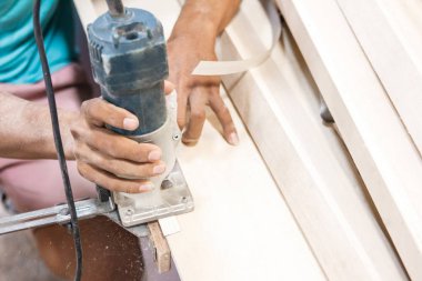 işçi el ahşap tahta perde testere istimal kenar kesme