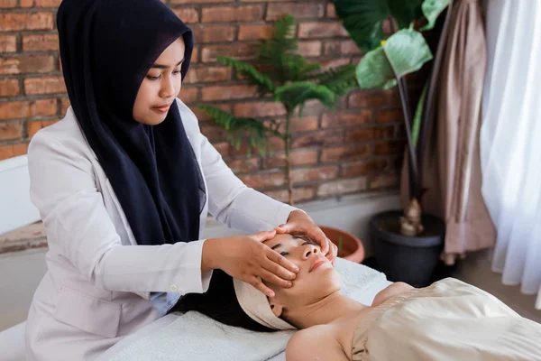 Young woman enjoying massage — Stock Photo, Image